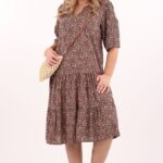 Kwiecista sukienka z falbanami czarno-czerwona