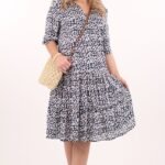 Kwiecista sukienka z falbanami granatowo-biała