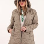 lekka-kurtka-pikowana-damska-z-kapturem-bezowa (6)