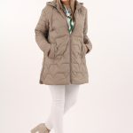 lekka kurtka pikowana damska z kapturem beżowa