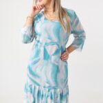 Granatowo-beżowa prosta sukienka z falbaną na dole