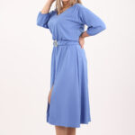 niebieska-sukienka-z-paskiem-i-rozcieciem (1)