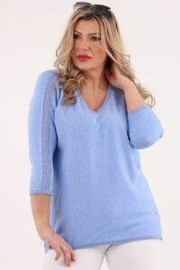 Niebieski sweter ze srebrną nitką