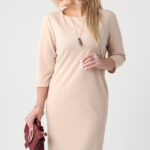 Prosta elegancka sukienka beżowa