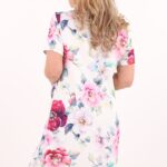 prosta-elegancka-sukienka-z-kieszeniami-biala-w-kwiaty (2)