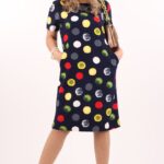 Prosta elegancka sukienka z kieszeniami granatowa w groszki