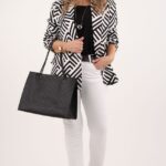 Prosty żakiet w czarno-biały wzór