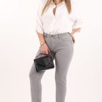 szare-jeansy-plus-size-modelujace-push-up (6)