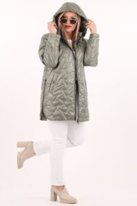 Zielona pikowana kurtka z zamkami po bokach