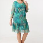 Zielono-różowa prosta sukienka z falbaną na dole