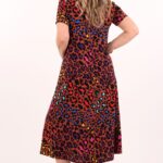 zwiewna-sukienka-oversize-brazowa-w-panterke (4)