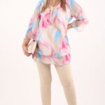 Zwiewna szyfonowa tunika beżowa w różowe wzory