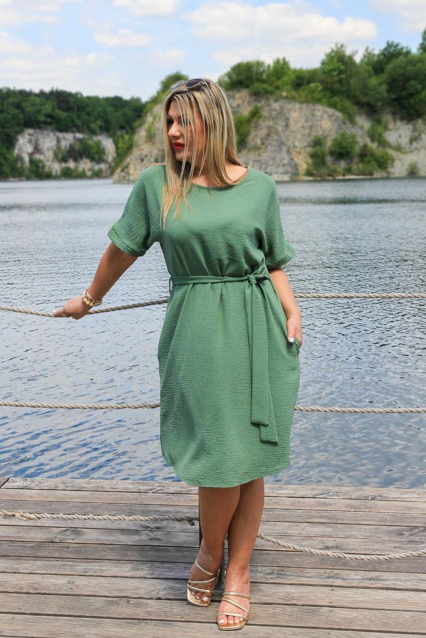 Luźna sukienka wiązana w talii zielona