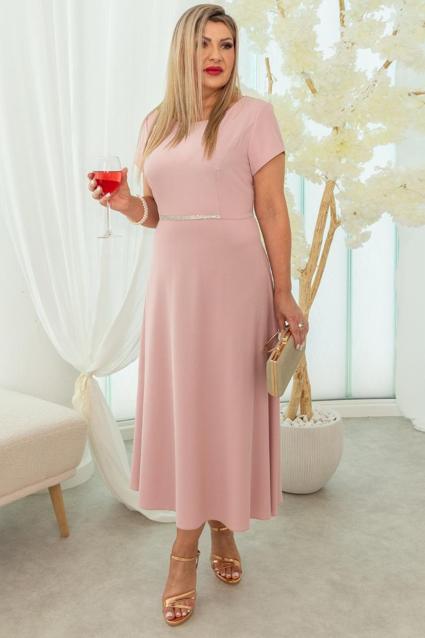 Pudrowa sukienka do połowy łydki na wesele