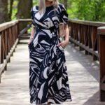 Czarno-beżowa sukienka do połowy łydki z wiązaniem z boku