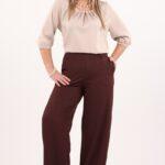 bezowa-bluzka-z-zakladkami-na-dekolcie (9)