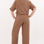 brazowy-kombinezon-na-wesele-z-szerokimi-nogawkami (3)