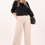 czarna-bluzka-z-zakladkami-na-dekolcie (6)