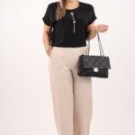 elegancka-czarna-bluzka-z-naszyjnikiem (9)