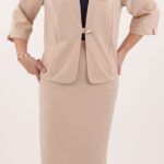 garsonka-damska-ze-spodnica-bezowa (1)