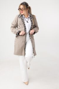 Wiosenna kurtka damska plus size beżowa z pepitką