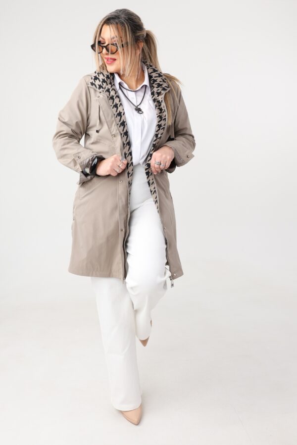 Wiosenna kurtka damska plus size beżowa z pepitką