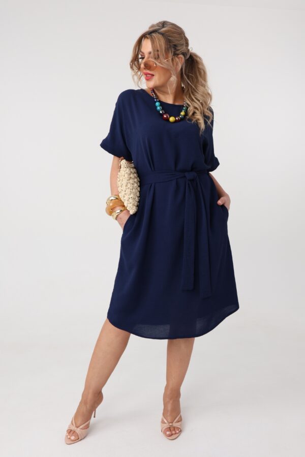 Luźna sukienka wiązana w talii granatowa