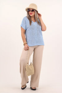 Niebieska sweterkowa bluzka z krótkim rękawem