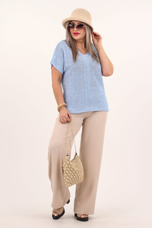 Niebieska sweterkowa bluzka z krótkim rękawem