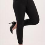 Spodnie cygaretki z paskiem czarne plus size