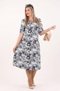 Wzorzysta biała sukienka w granatowe kwiaty