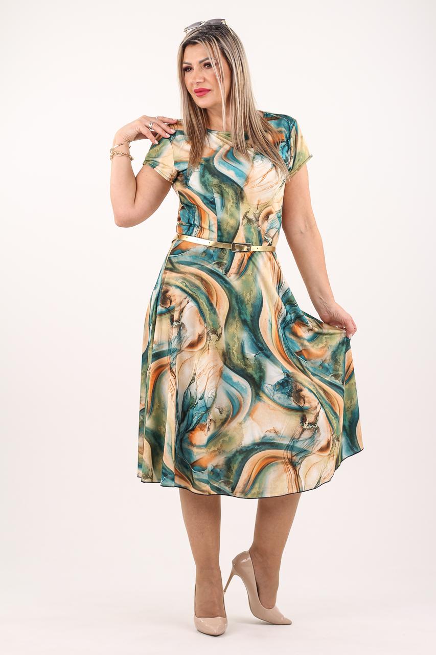 Wzorzysta sukienka ze złotym paskiem wielokolorowa