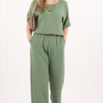 zielony-kombinezon-na-wesele-z-szerokimi-nogawkami (8)