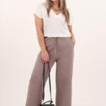 Szerokie cienkie spodnie cappucino (8)
