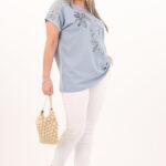 bawelniana-bluzka-z-koronka-na-rekawach-niebieska (8)