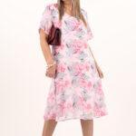 Szara szyfonowa sukienka w kwiaty na wesele