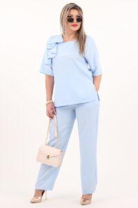 Błękitny elegancki komplet spodnie i bluzka