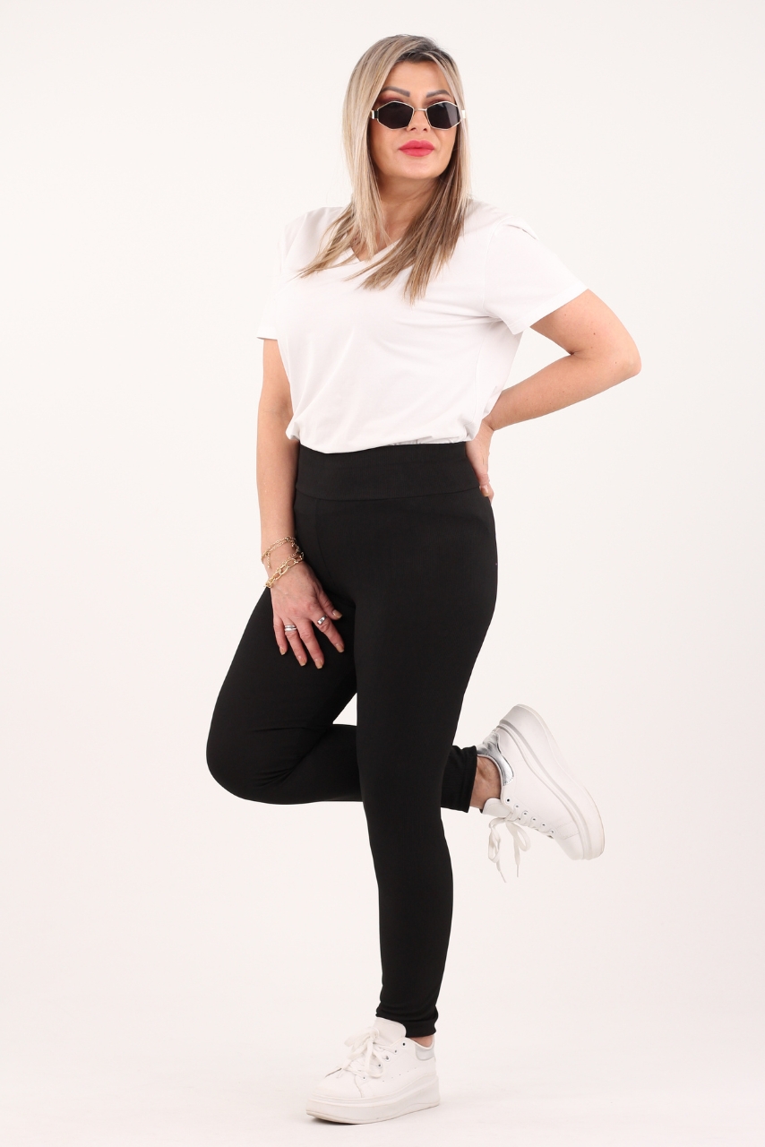 Czarne legginsy prążkowane plus size