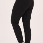 czarne-legginsy-prazkowane-plus-size (3)