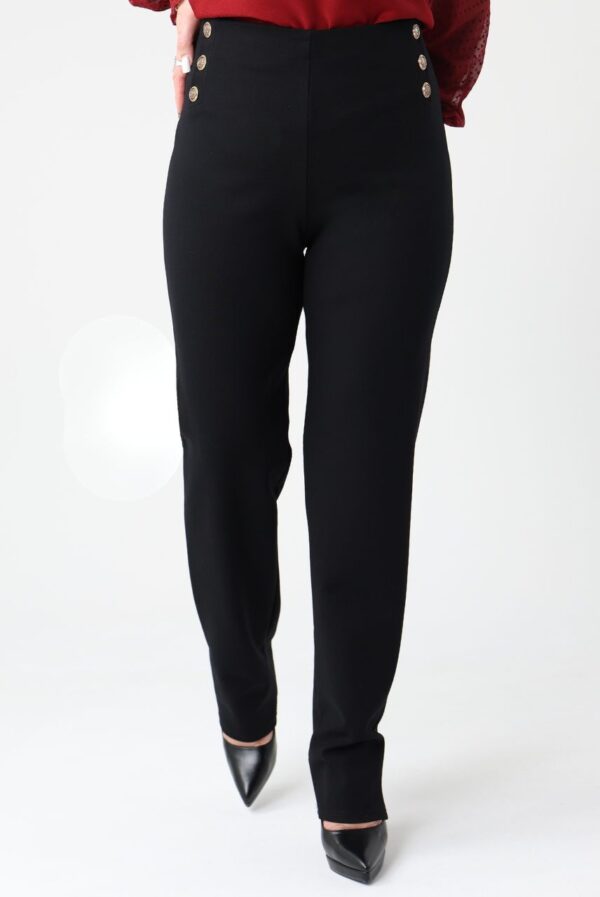 Czarne spodnie ze złotymi guzikami