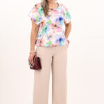 elegancka-bluzka-z-gumka-na-dole-kolorowa-w-kwiaty (8)