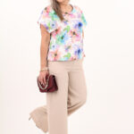elegancka-bluzka-z-gumka-na-dole-kolorowa-w-kwiaty (9)