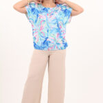 elegancka-bluzka-z-gumka-na-dole-niebieska-we-wzory (7)