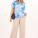 elegancka-bluzka-z-gumka-na-dole-niebieska-we-wzory (8)