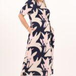 granatowa-sukienka-we-wzory-do-polowy-lydki (3)