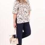 granatowo-bezowy-elegancki-komplet-spodnie-i-bluzka-we-wzory (9)