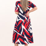 granatowo-czerwono-biala-sukienka-do-polowy-lydki-z-wiazaniem-z-boku (3)