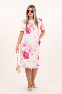 Prosta elegancka sukienka z kieszeniami ecru w kwiaty