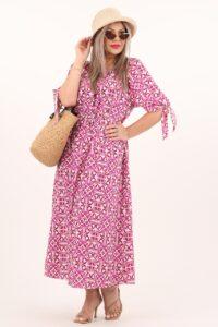 Różowa letnia sukienka z wiązaniem na rękawach