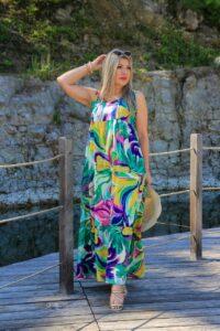 Wzorzysta zielona sukienka maxi na szerokich ramiączkach